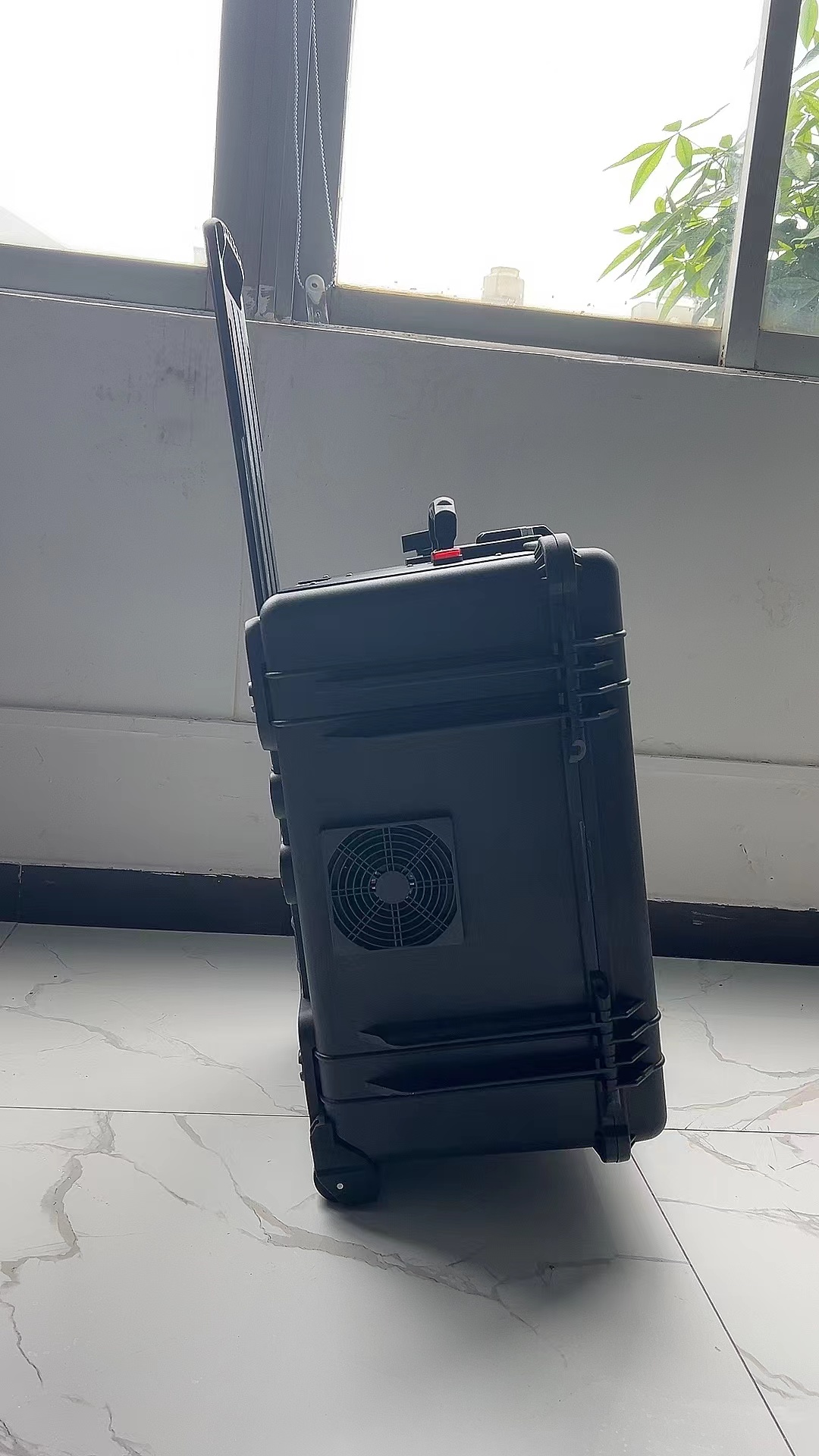 天涯手拉箱型移动通信干扰器